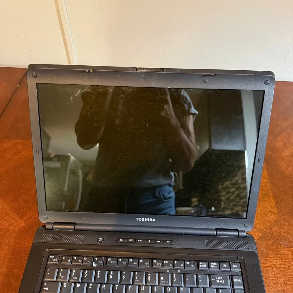 Toshiba Satellite L305-S5921 Laptop Intel Pentium Windows Vista Black only parts